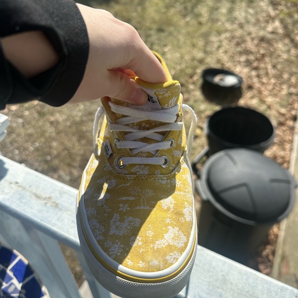 Vans - Picture 7 of 9